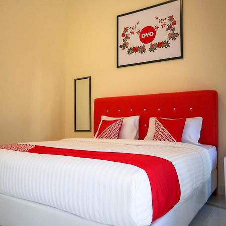 Oyo 2202 Delima Guest House Syariah Padang  Luaran gambar