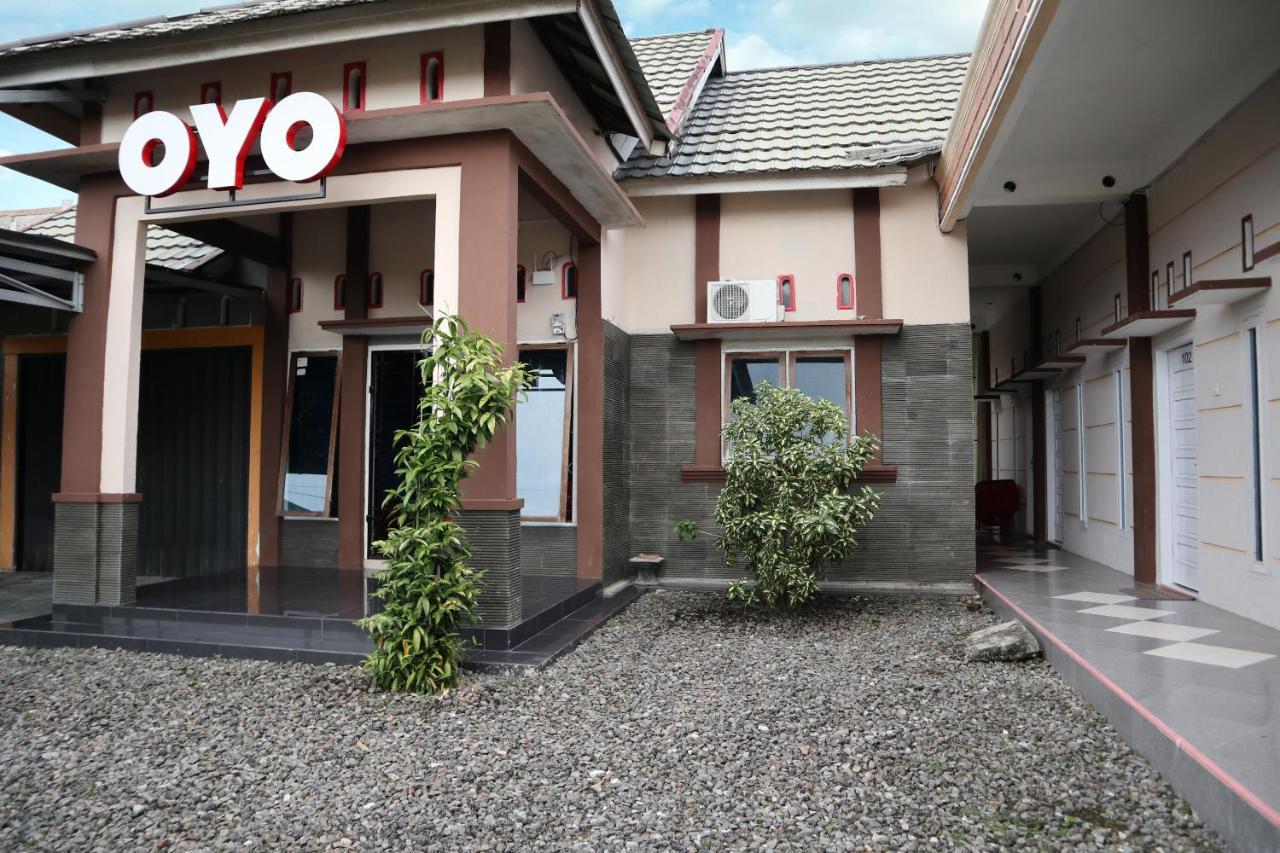 Oyo 2202 Delima Guest House Syariah Padang  Luaran gambar