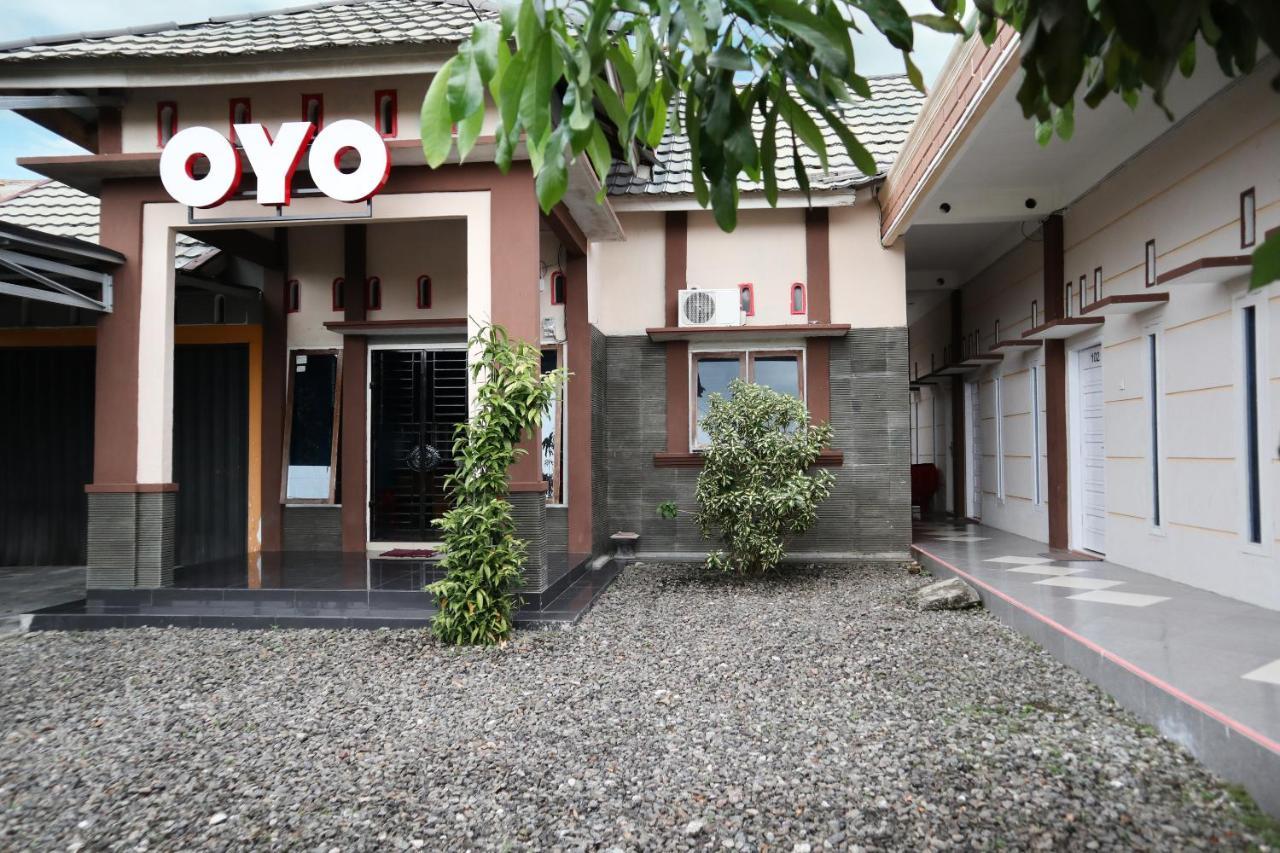 Oyo 2202 Delima Guest House Syariah Padang  Luaran gambar